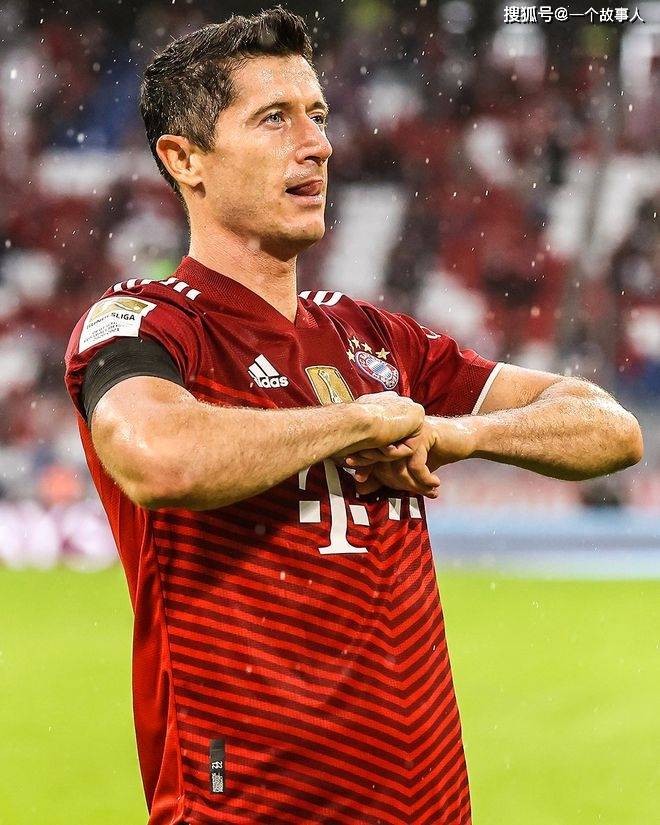 里昂险胜那不勒斯,莱万打破历史纪录的简单介绍 里昂险胜那不勒斯,莱万打破历史纪录的简单介绍