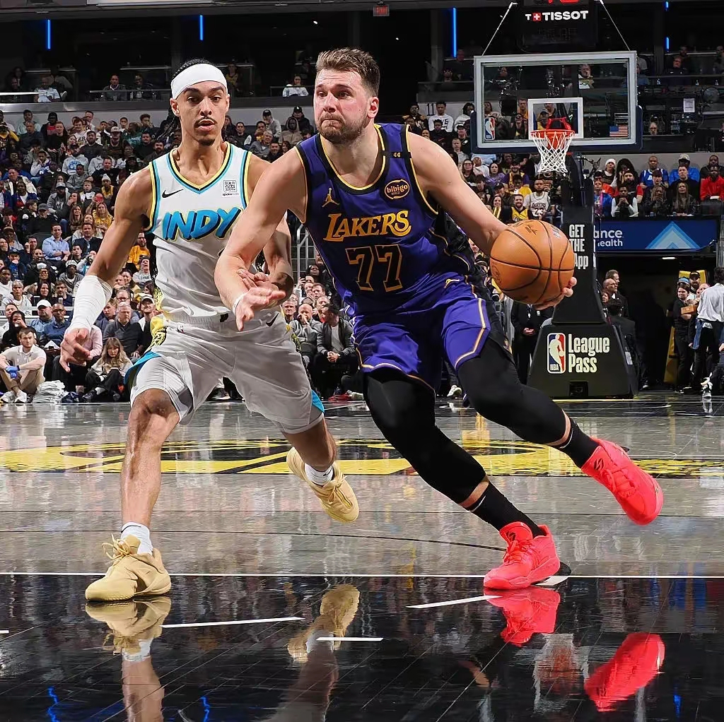 篮网逆转尼克斯,詹姆斯送出助攻 篮网逆转尼克斯,詹姆斯送出助攻