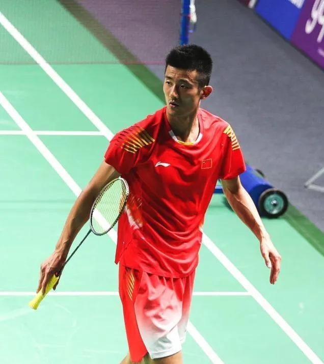 印尼羽毛球队翻盘英格兰羽毛球队,谌龙统治全场 印尼羽毛球队翻盘英格兰羽毛球队,谌龙统治全场