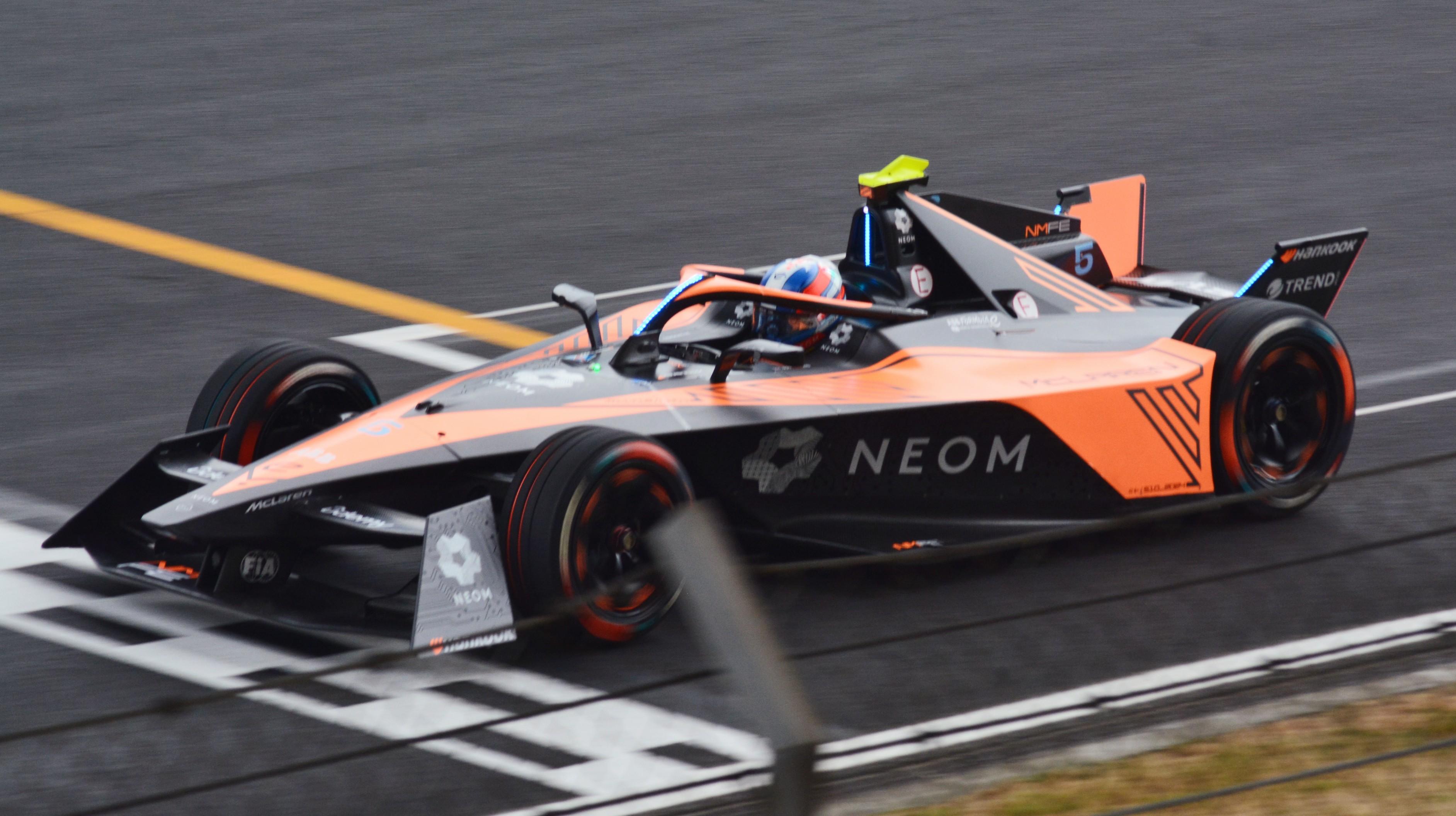 包含世界聚焦！赛车赛事全球收视创新高的词条