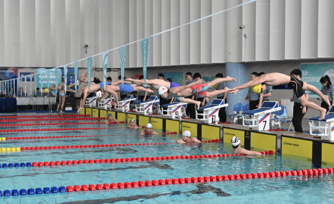 技术流与激情碰撞，游泳决赛再创新高