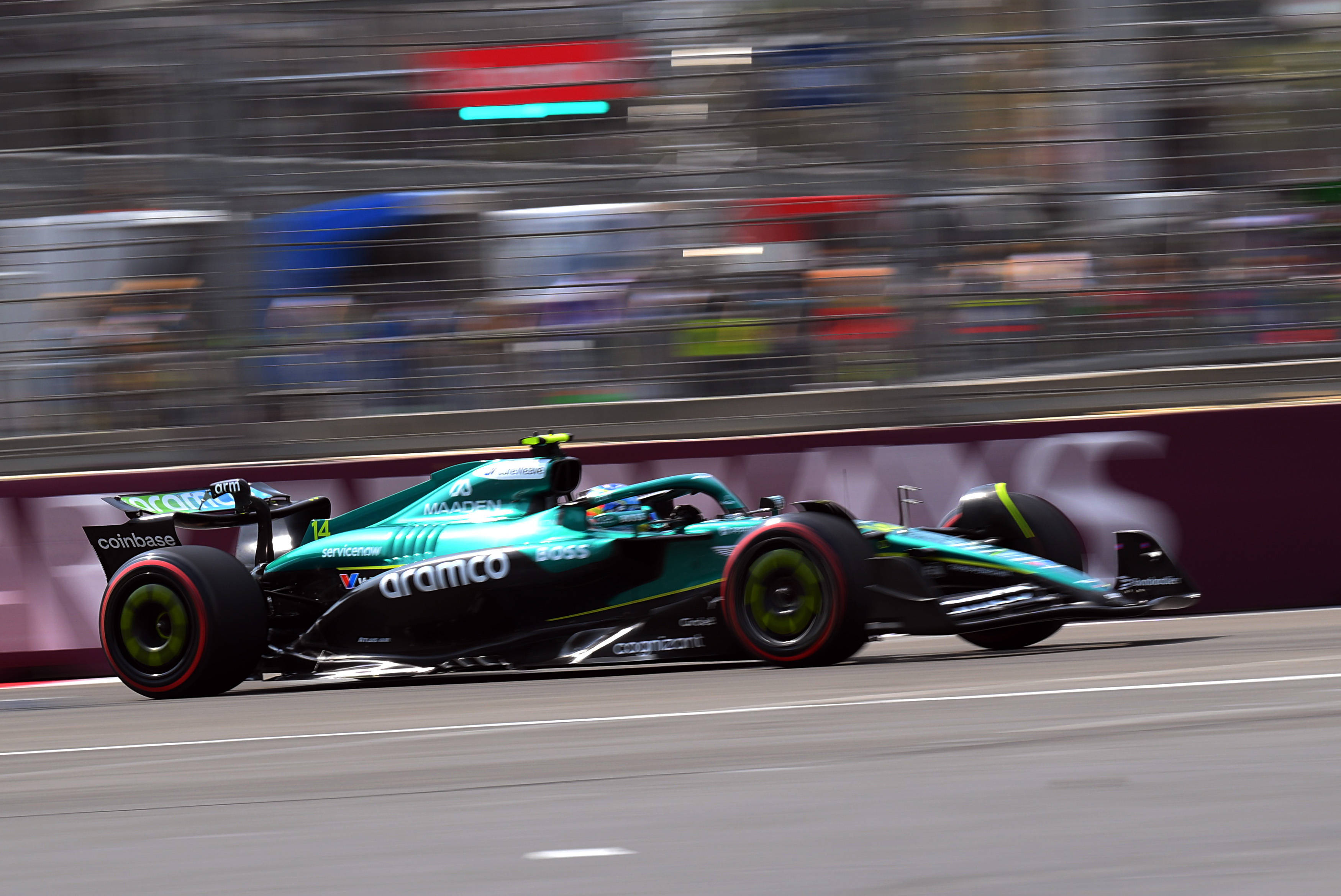 包含迈凯伦完胜红牛二队，汉密尔顿关键制胜的词条