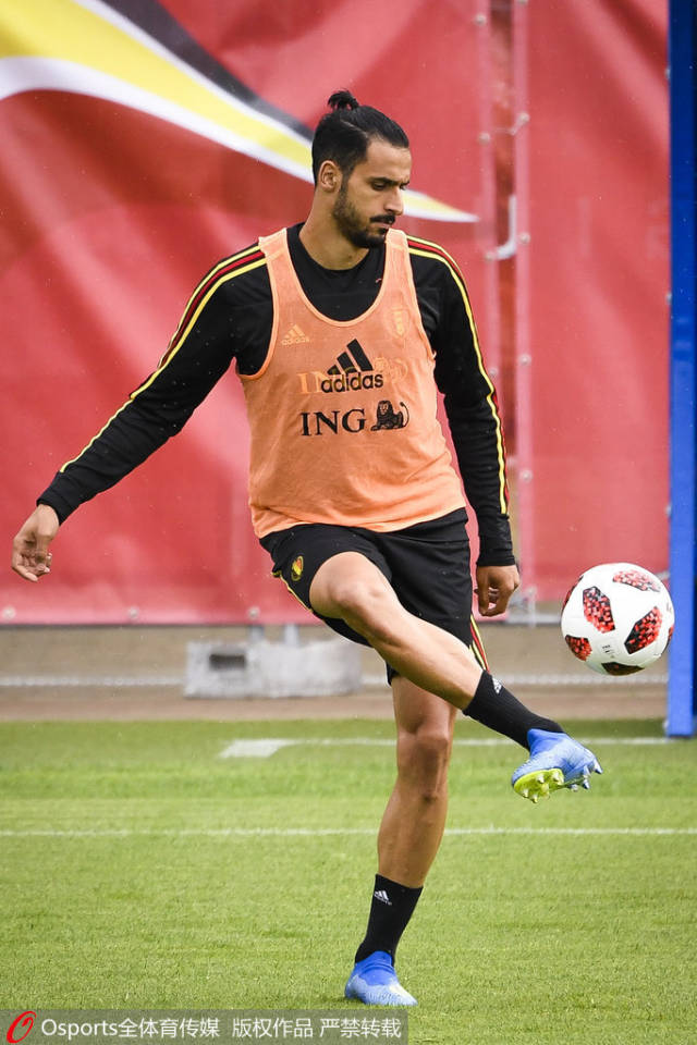 塞维利亚鏖战勒沃库森，库尔图瓦状态火热的简单介绍