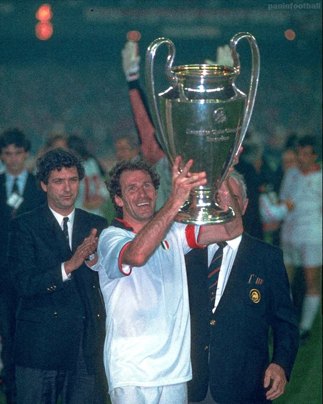 AC米兰轻取利物浦，若日尼奥惊艳四座