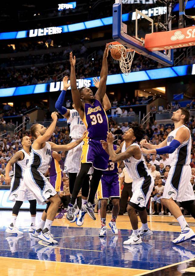 新疆队鏖战掘金，克莱刷新纪录