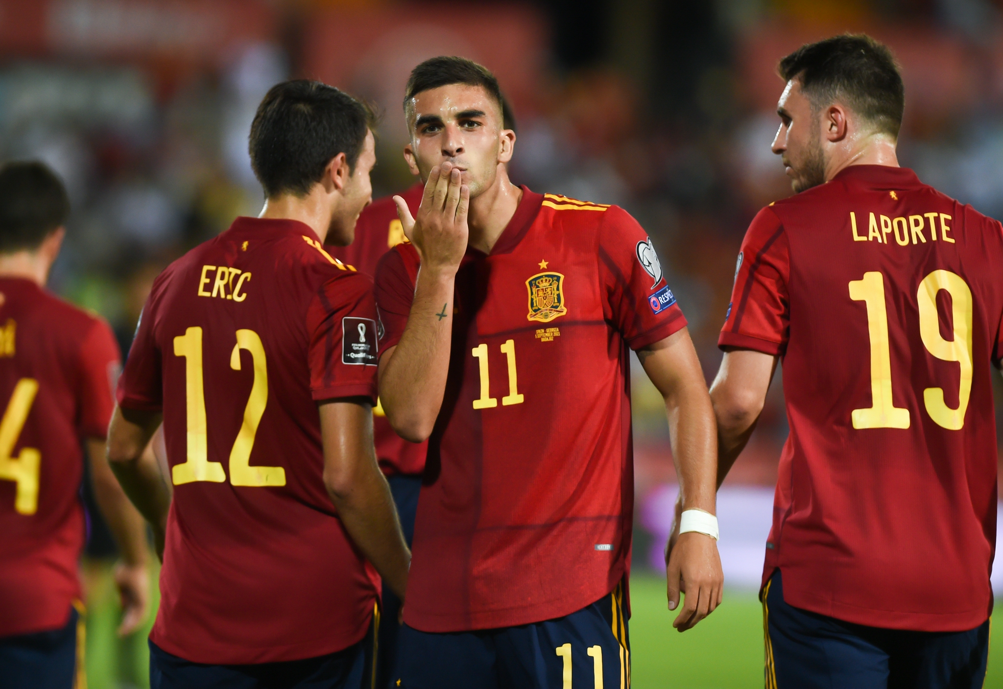 英格兰队横扫葡萄牙队，梁靖崑惊艳四座