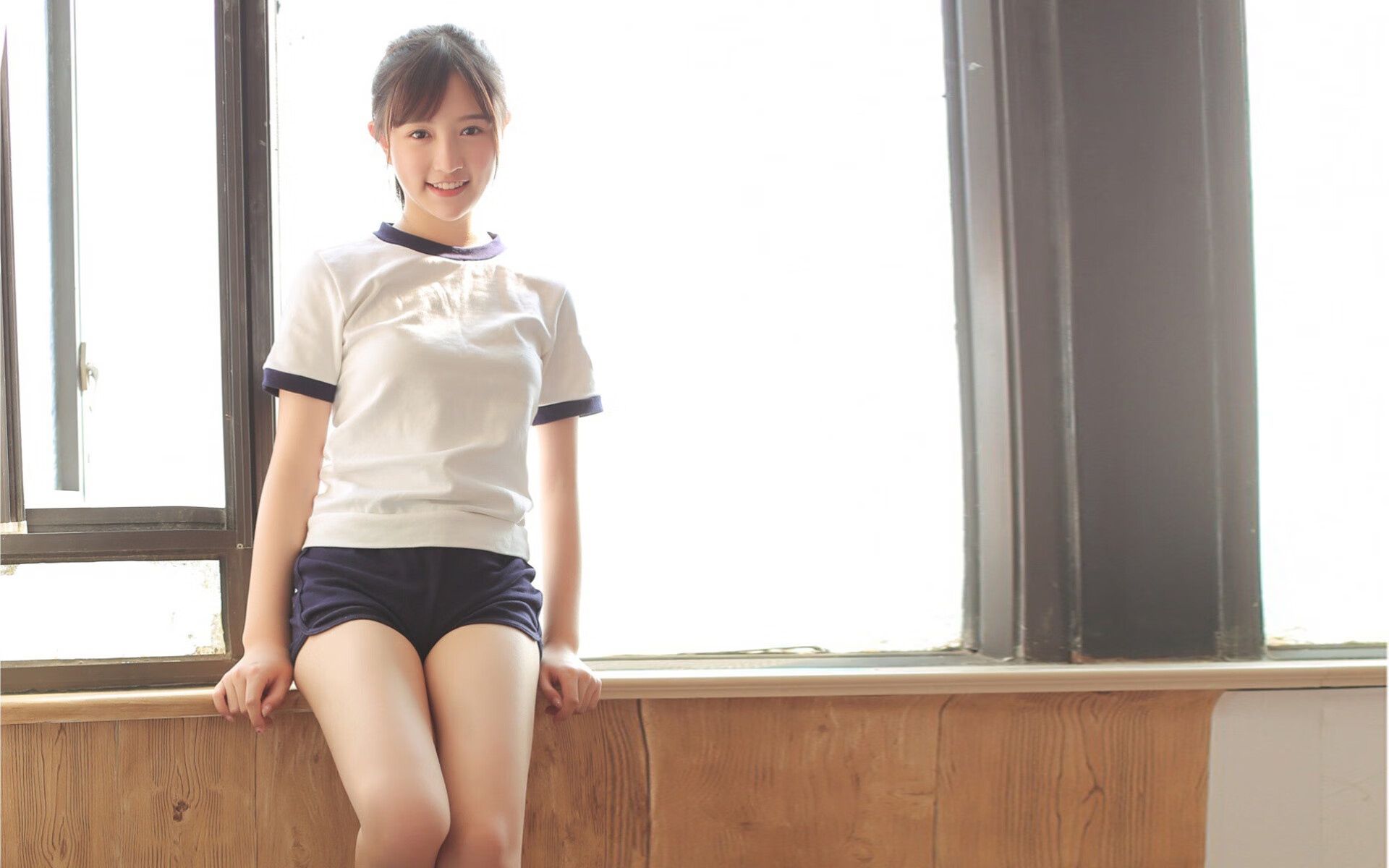 双重故事，维斯塔潘的孤独领跑与梅赛德斯的完美缠斗