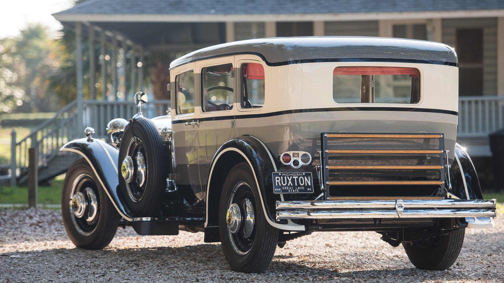 烽火连天处，亦有孤光照征途